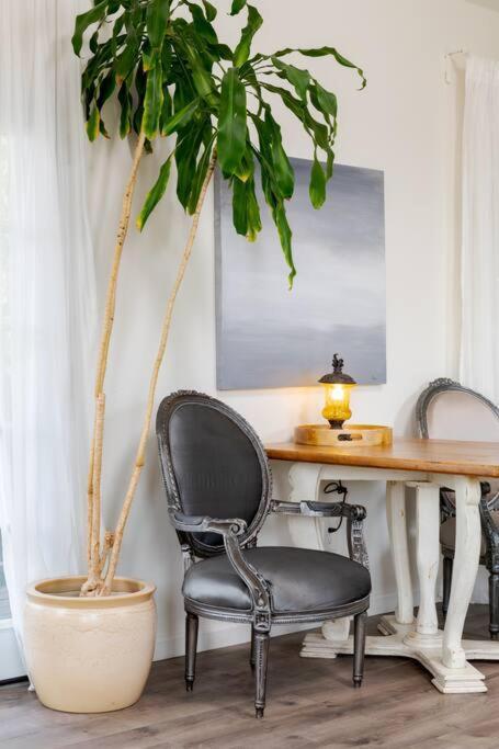 Holiday home Take It Easy On The Porch In A Hollywood Hideaway *