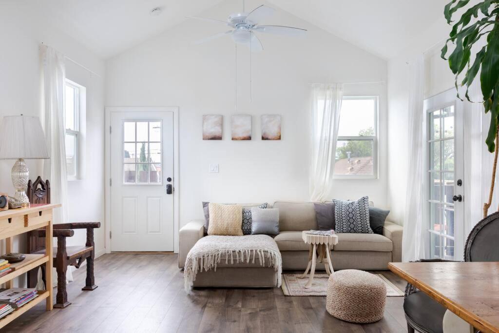 Take It Easy On The Porch In A Hollywood Hideaway Casa de Férias Los Angeles